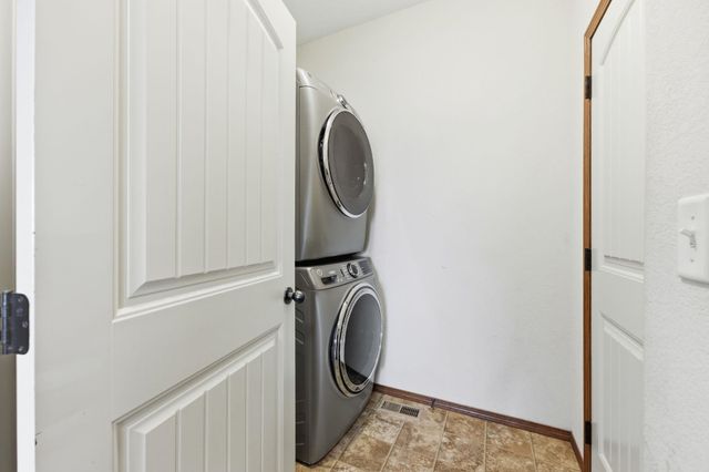 2402 S Fieldcrest, Wichita, KS 67215