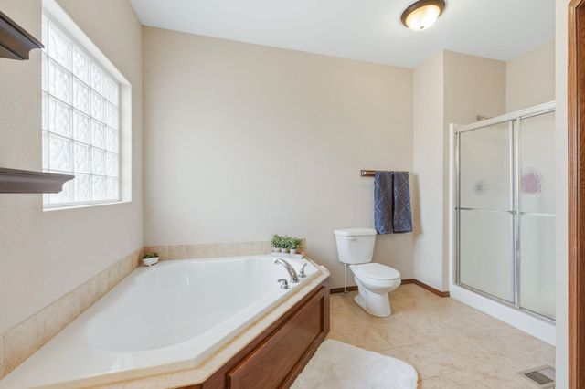 2402 S Fieldcrest, Wichita, KS 67215