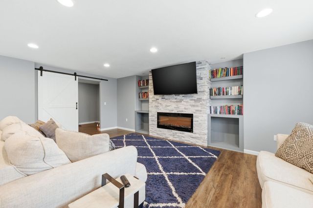 2402 S Fieldcrest, Wichita, KS 67215