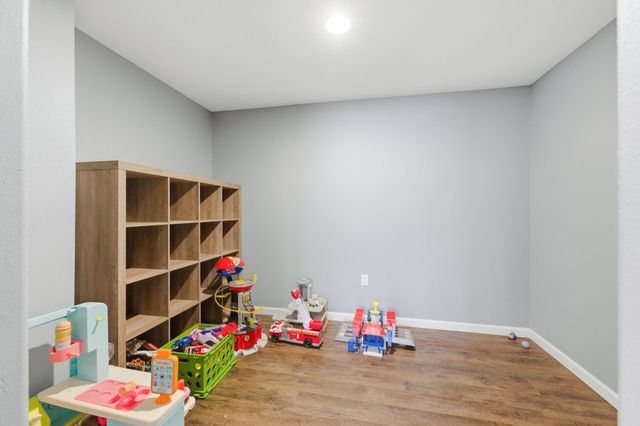 2402 S Fieldcrest, Wichita, KS 67215