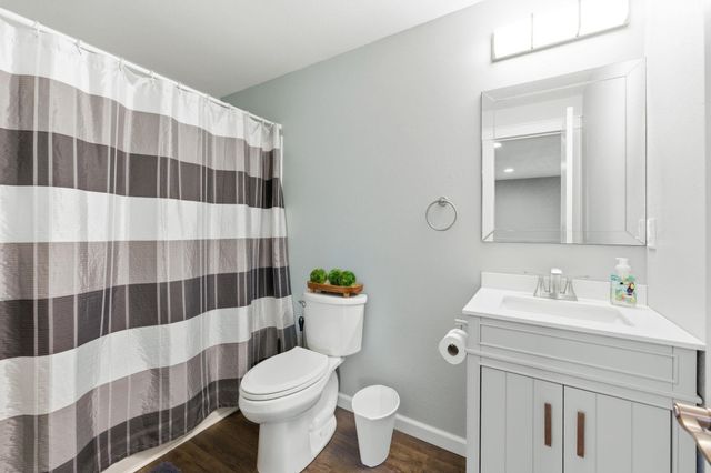 2402 S Fieldcrest, Wichita, KS 67215