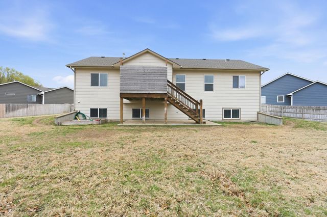 2402 S Fieldcrest, Wichita, KS 67215