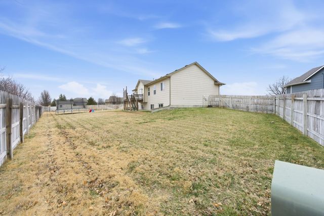 2402 S Fieldcrest, Wichita, KS 67215