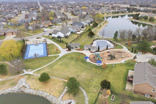 2402 S Fieldcrest, Wichita, KS 67215