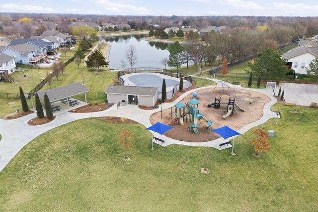 2402 S Fieldcrest, Wichita, KS 67215