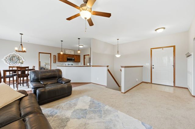 2402 S Fieldcrest, Wichita, KS 67215