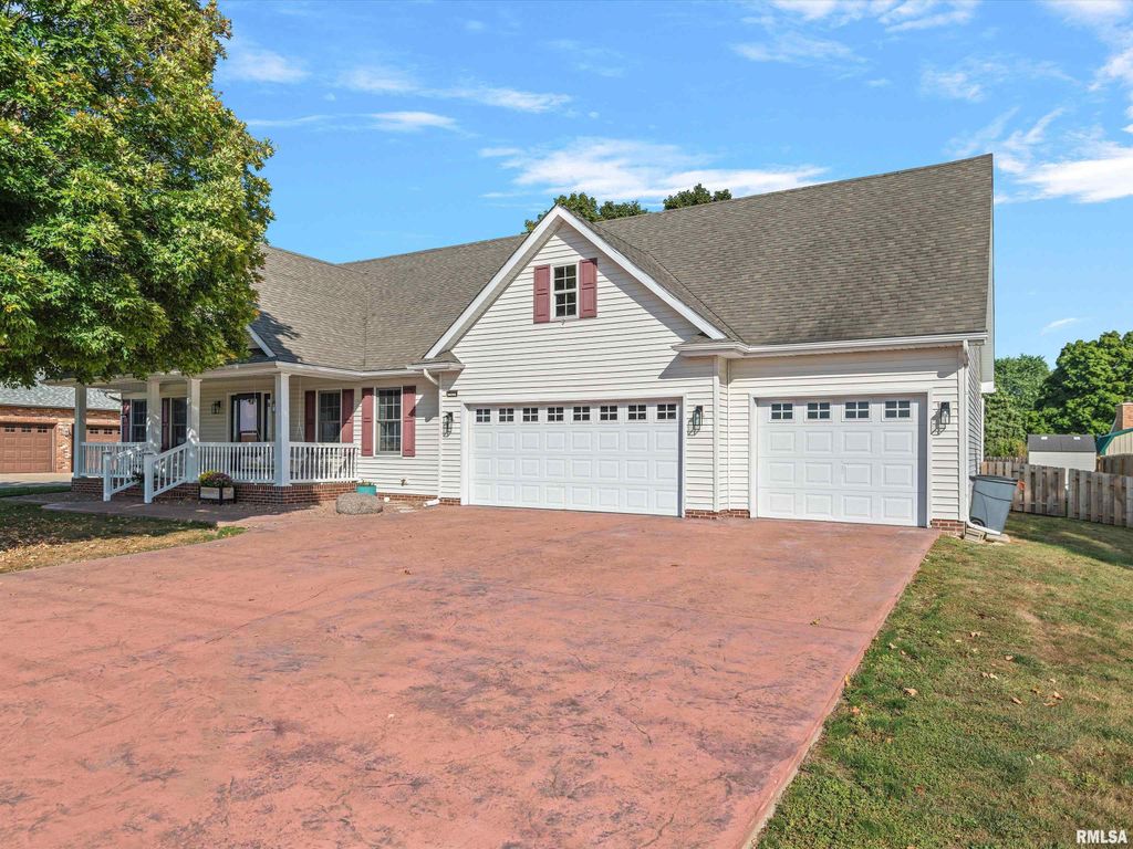 716 Old Tipton School Road, Sherman, IL 62684