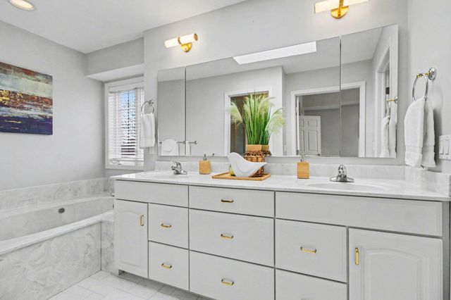 1100 Longview Lane, Saline, MI 48176