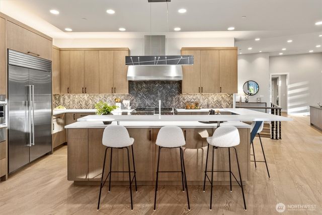 18858 NE 49th Place, Sammamish, WA 98074