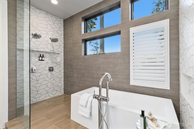 18858 NE 49th Place, Sammamish, WA 98074