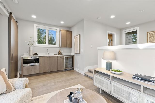 18858 NE 49th Place, Sammamish, WA 98074