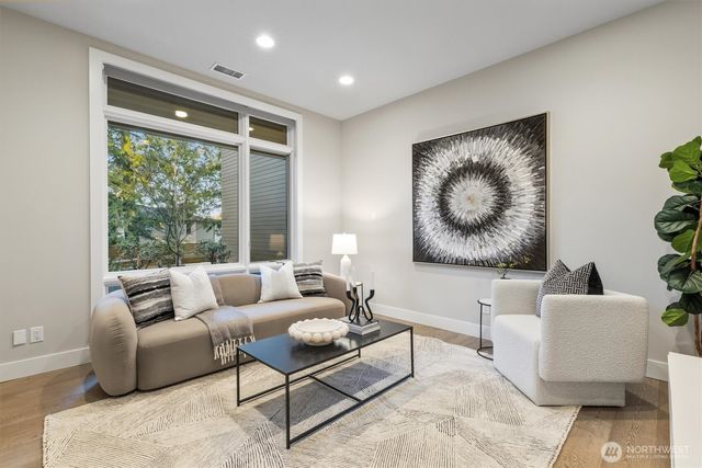 18858 NE 49th Place, Sammamish, WA 98074