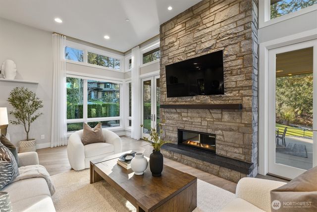 18858 NE 49th Place, Sammamish, WA 98074