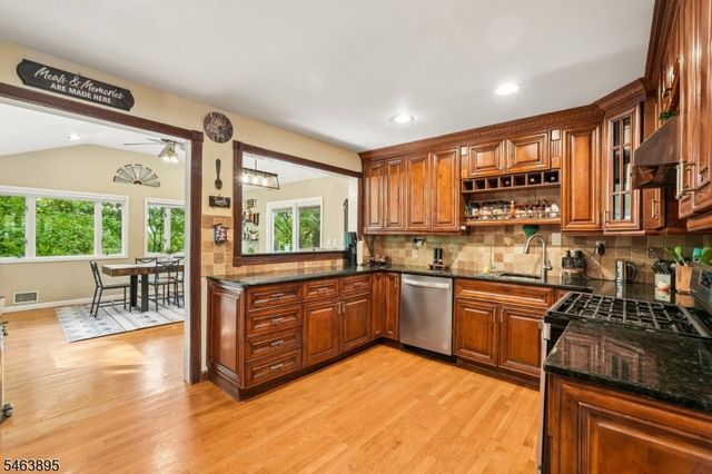 166 Beech Ter, Wayne Twp., NJ 07470