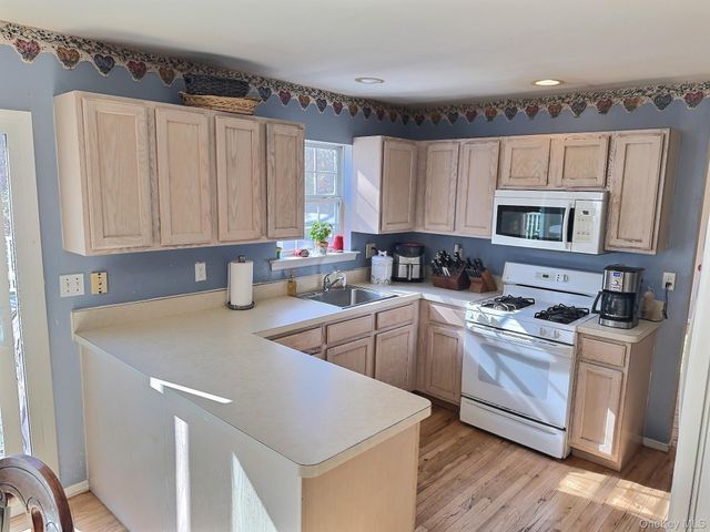 29 Terra Pines Gate, Yaphank, NY 11980