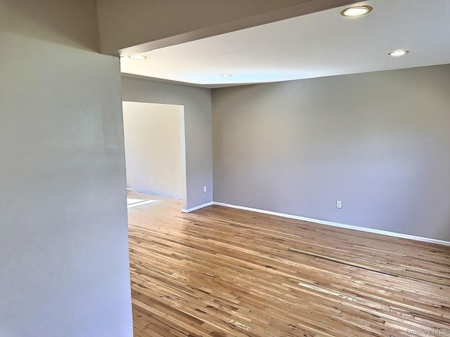 29 Terra Pines Gate, Yaphank, NY 11980