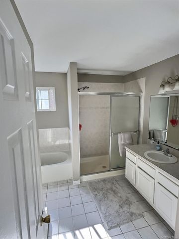 29 Terra Pines Gate, Yaphank, NY 11980