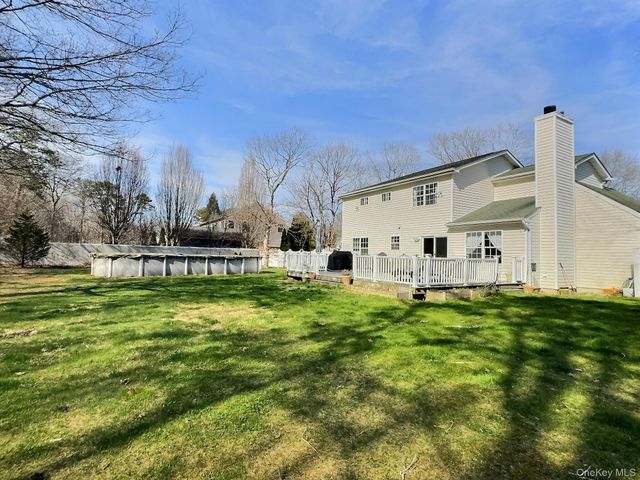 29 Terra Pines Gate, Yaphank, NY 11980