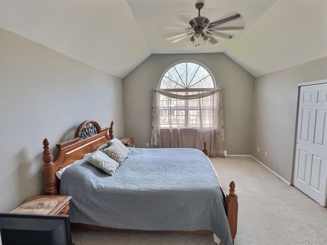 29 Terra Pines Gate, Yaphank, NY 11980