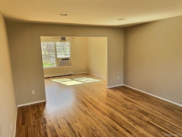 29 Terra Pines Gate, Yaphank, NY 11980