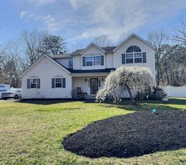 29 Terra Pines Gate, Yaphank, NY 11980