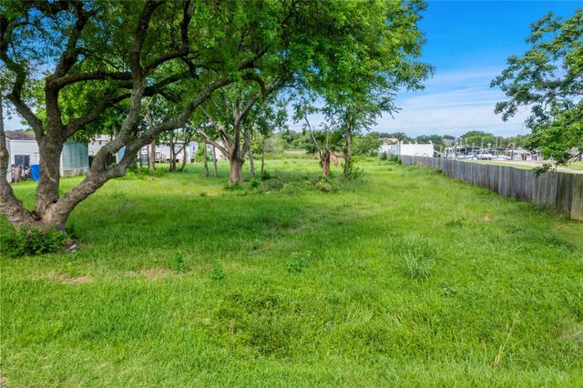 4301 20th Street N, Texas City, TX 77590