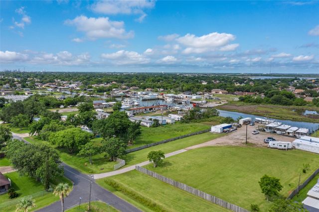4301 20th Street N, Texas City, TX 77590