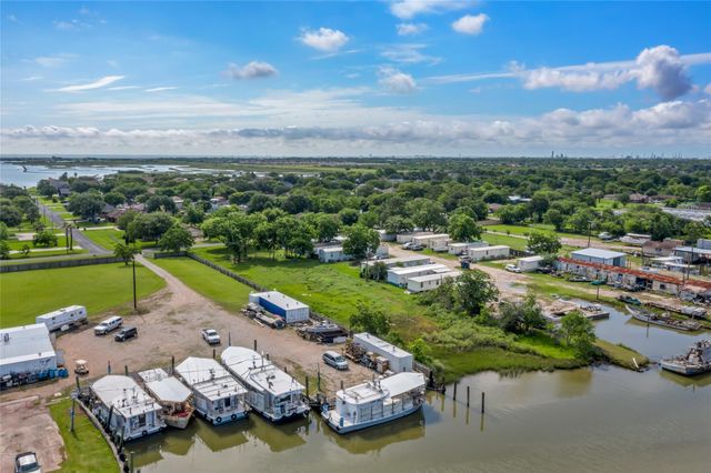 4301 20th Street N, Texas City, TX 77590