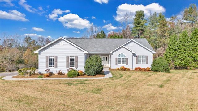 28 Queen Mothers CT, Wirtz, VA 24184
