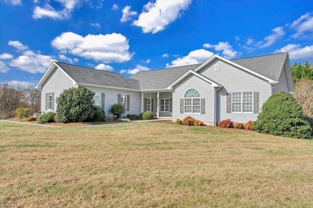 28 Queen Mothers CT, Wirtz, VA 24184