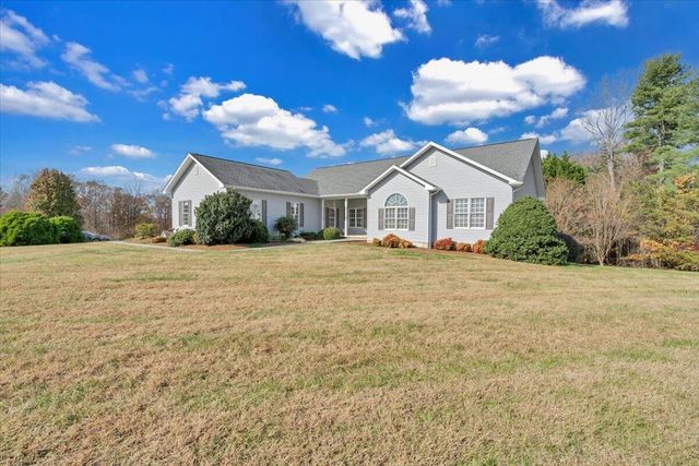 28 Queen Mothers CT, Wirtz, VA 24184