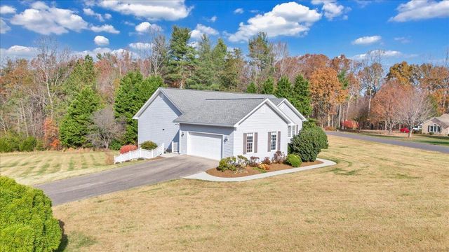 28 Queen Mothers CT, Wirtz, VA 24184
