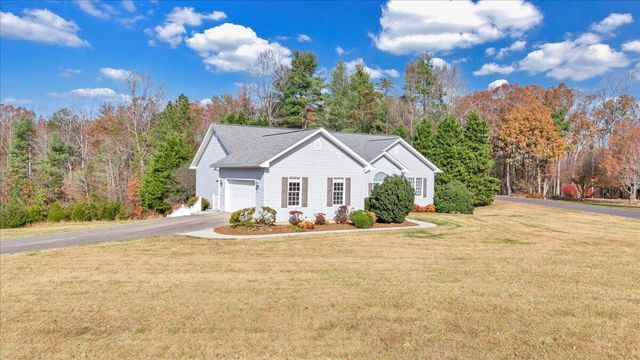 28 Queen Mothers CT, Wirtz, VA 24184