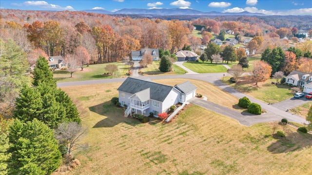 28 Queen Mothers CT, Wirtz, VA 24184