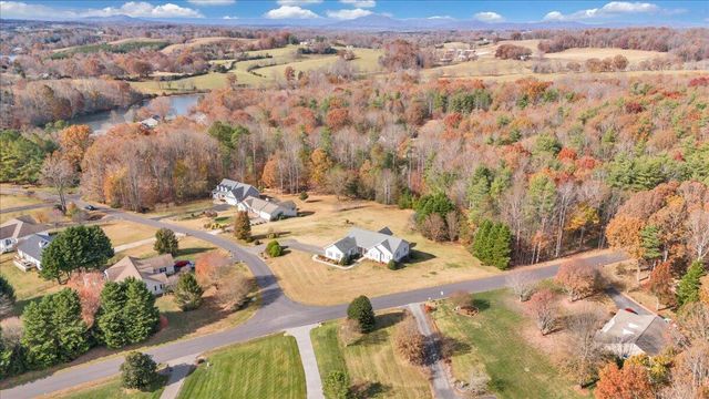 28 Queen Mothers CT, Wirtz, VA 24184