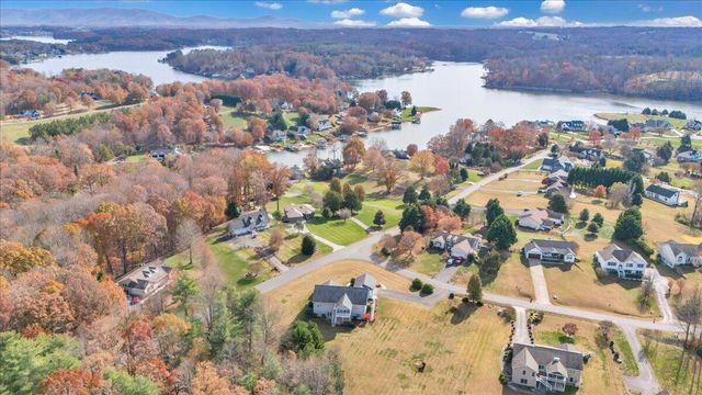 28 Queen Mothers CT, Wirtz, VA 24184