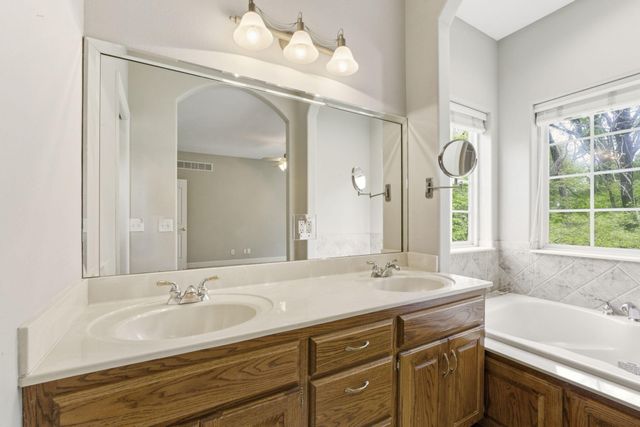 2012 N 7th Avenue, Ozark, MO 65721