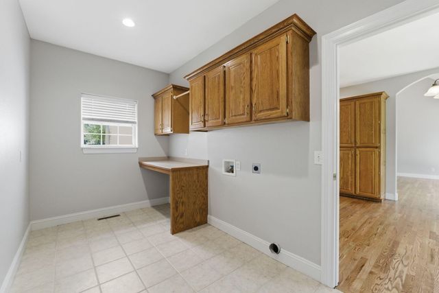 2012 N 7th Avenue, Ozark, MO 65721