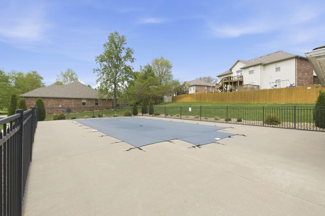 2012 N 7th Avenue, Ozark, MO 65721