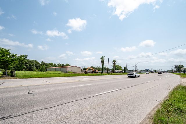915 Highway 90, Liberty, TX 77575