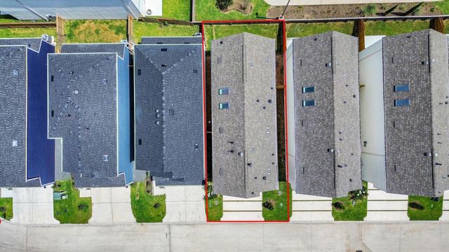 3015 Pelon Cay Drive, Houston, TX 77047