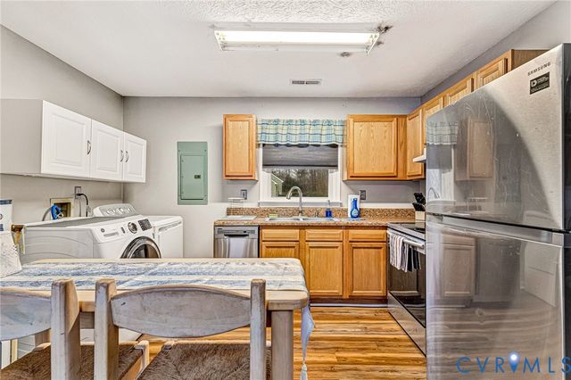 451 Southside Ln, Dunnsville, VA 22454