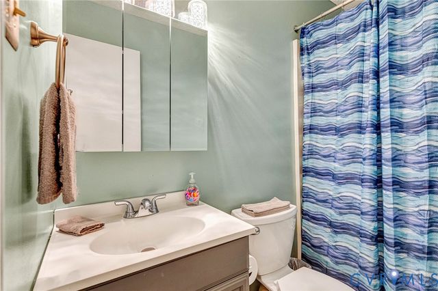 451 Southside Ln, Dunnsville, VA 22454