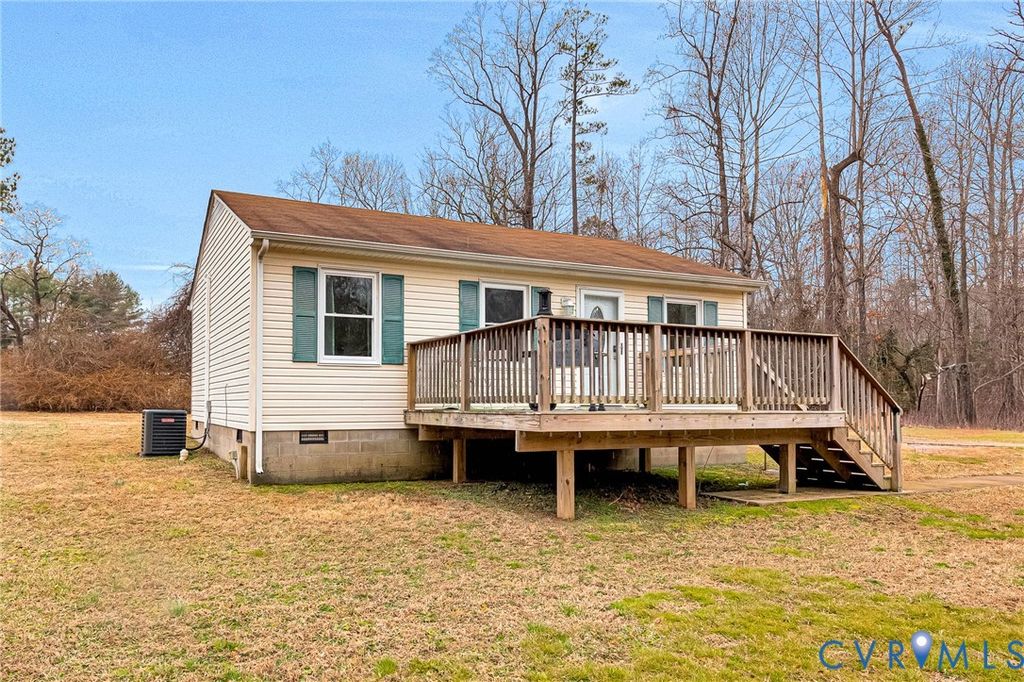 451 Southside Ln, Dunnsville, VA 22454