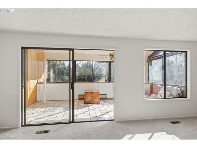 2281 RIDGEWAY Dr, Eugene, OR 97401