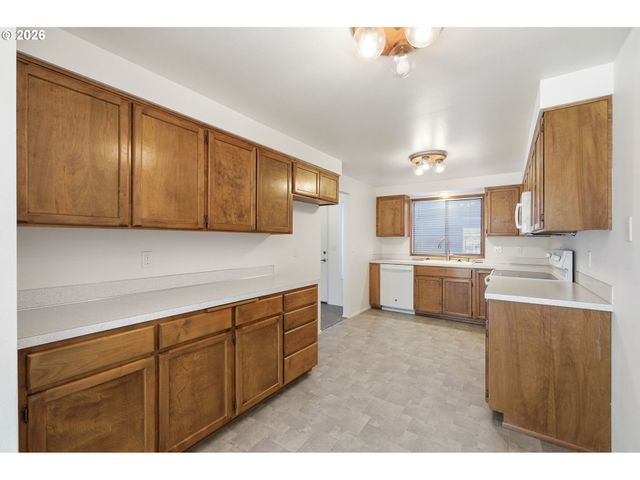 2281 RIDGEWAY Dr, Eugene, OR 97401