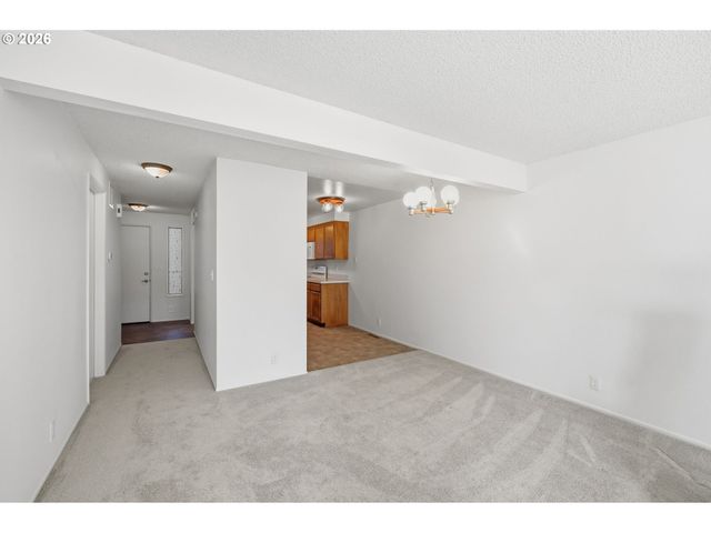 2281 RIDGEWAY Dr, Eugene, OR 97401