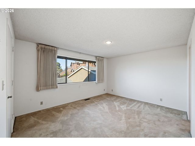 2281 RIDGEWAY Dr, Eugene, OR 97401