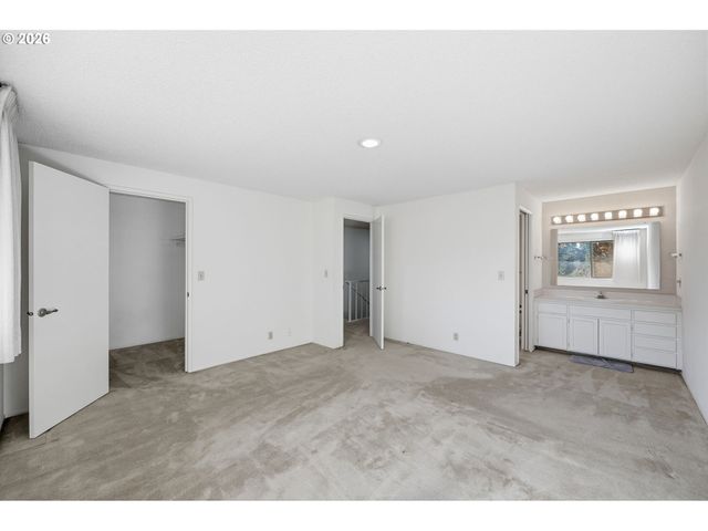 2281 RIDGEWAY Dr, Eugene, OR 97401