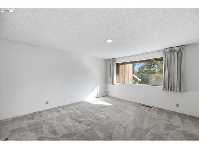 2281 RIDGEWAY Dr, Eugene, OR 97401